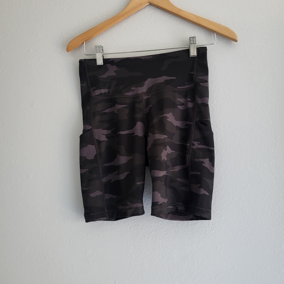Ultimate Stash Pocket Camo Print Women's Bike Shorts. - Picture 8 of 9